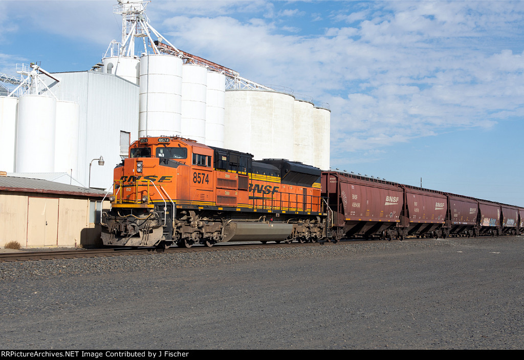 BNSF 8574